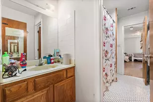 1129 College St, Grand Prairie, TX 75050 - Photo 10