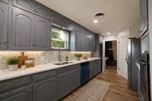 5801 Wedgworth Rd, Fort Worth, TX 76133 - Photo 2