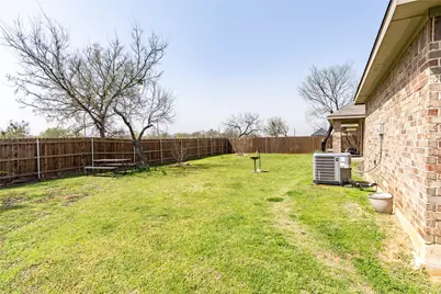 643 Half Moon Way, Runaway Bay, TX 76426 - Photo 4