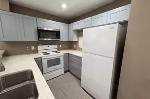 301 E Brockett St, Sherman, TX 75090 - Photo 2