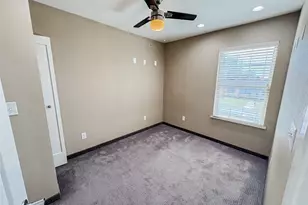 301 E Brockett St, Sherman, TX 75090 - Photo 8