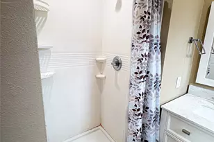 301 E Brockett St, Sherman, TX 75090 - Photo 14