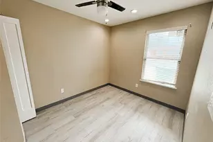 301 E Brockett St, Sherman, TX 75090 - Photo 4