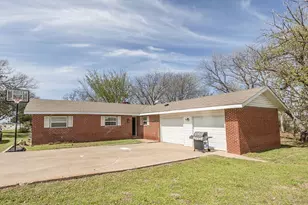 809 E Hwy 82, Nocona, TX 76255 - Photo 2