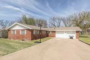 809 E Hwy 82, Nocona, TX 76255 - Photo 1