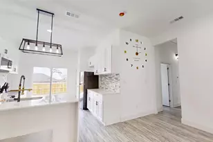 828 Indian Dr, Granbury, TX 76048 - Photo 6