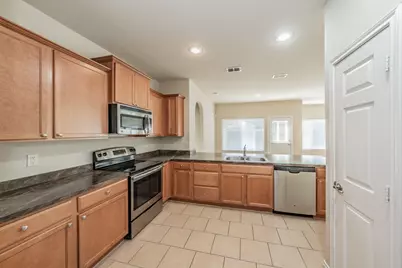 643 Alexander Street, Grand Prairie, TX 75051 - Photo 4