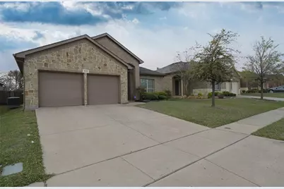 643 Alexander Street, Grand Prairie, TX 75051 - Photo 2