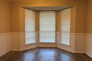 200 Red Oak Creek Dr, Oak Leaf, TX 75154 - Photo 4