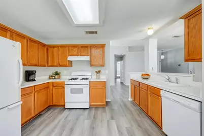 6431 St Leonard Drive, Arlington, TX 76001 - Photo 18