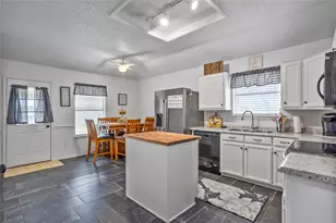 512 Oak Ridge Ct, Crowley, TX 76036 - Photo 10