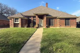 1009 Village Wood Ct, Arlington, TX 76012 - Photo 1