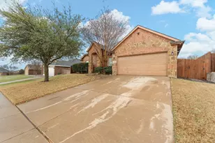 400 Hidden Lake Ct, Burleson, TX 76028 - Photo 1