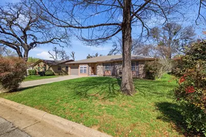 800 Brownstone Street, Euless, TX 76039 - Photo 2