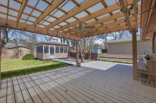 800 Brownstone St, Euless, TX 76039 - Photo 32