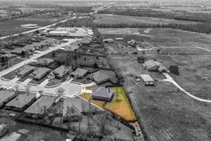 331 Osage Ct, Krum, TX 76249 - Photo 2