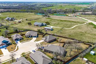 331 Osage Ct, Krum, TX 76249 - Photo 18