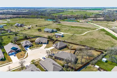 331 Osage Court, Krum, TX 76249 - Photo 18
