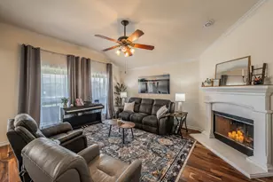 660 Rosario Ln, Fort Worth, TX 76052 - Photo 10