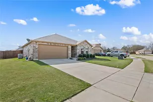 417 Highmeadow Dr, Aubrey, TX 76227 - Photo 2