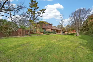 100 Castle Ct, Irving, TX 75038 - Photo 2