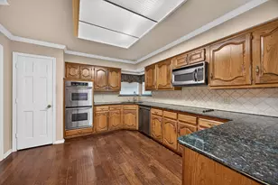 100 Castle Ct, Irving, TX 75038 - Photo 12