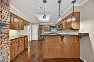 100 Castle Ct, Irving, TX 75038 - Photo 12