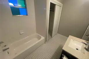 701 Elsbeth St, Dallas, TX 75208 - Photo 12