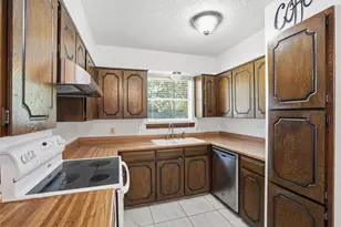 624 NW Barbara Ln, Burleson, TX 76028 - Photo 18