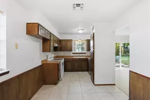 624 NW Barbara Ln, Burleson, TX 76028 - Photo 20