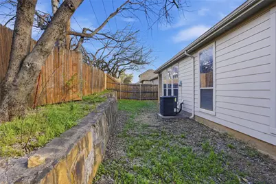 1172 Sunderland Lane, Fort Worth, TX 76134 - Photo 16