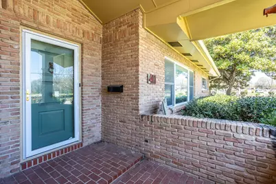 411 S Centre Lane, Lancaster, TX 75146 - Photo 4