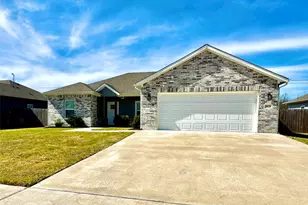 3828 Skylane Ave, Corsicana, TX 75110 - Photo 2