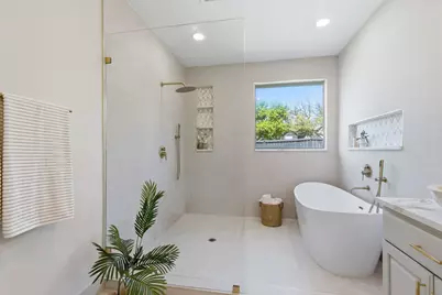 1902 Bentwood Court, Grapevine, TX 76051 - Photo 28