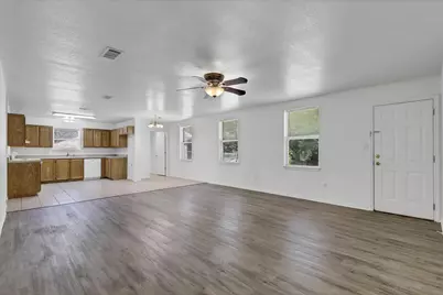 206 Bobbie Ann Court, Granbury, TX 76049 - Photo 2