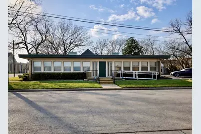 413 E Broadway Street #B, Gainesville, TX 76240 - Photo 1