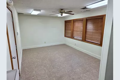 413 E Broadway Street #B, Gainesville, TX 76240 - Photo 6