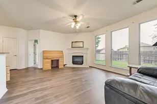 1008 Fort Apache Dr, Fort Worth, TX 76052 - Photo 6
