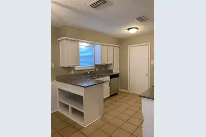 5410 Kings Manor Drive, Lake Dallas, TX 75065 - Photo 12