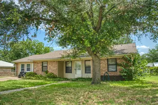 914 S Ave N, Clifton, TX 76634 - Photo 1