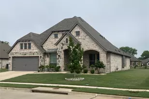 209 Johnson St, Granbury, TX 76048 - Photo 2