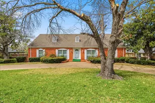 1309 Briar Hollow Ln, Garland, TX 75043 - Photo 2