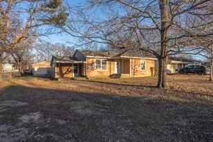 1414 Rice Ave, Gainesville, TX 76240 - Photo 2