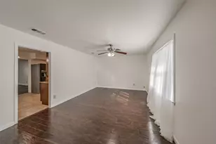 2638 Crestbrook Ln, Grand Prairie, TX 75052 - Photo 6