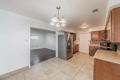 2638 Crestbrook Lane, Grand Prairie, TX 75052 - Photo 10