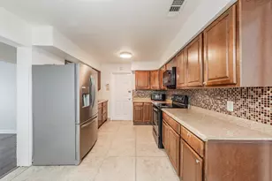 2638 Crestbrook Ln, Grand Prairie, TX 75052 - Photo 16