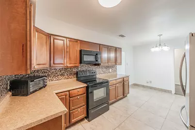 2638 Crestbrook Lane, Grand Prairie, TX 75052 - Photo 14