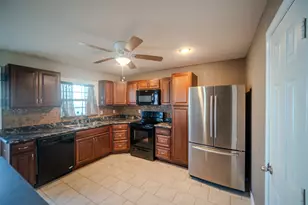 6802 Blackberry Dr, Arlington, TX 76016 - Photo 4