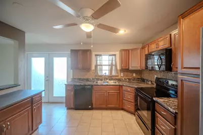 6802 Blackberry Drive, Arlington, TX 76016 - Photo 2