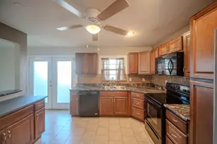 6802 Blackberry Dr, Arlington, TX 76016 - Photo 2